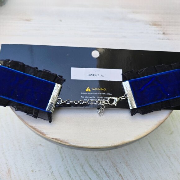 Widow ✦ Blue Velvet Victorian Choker ✦ Crystal Accents & Chain Details NWT - Picture 5 of 10